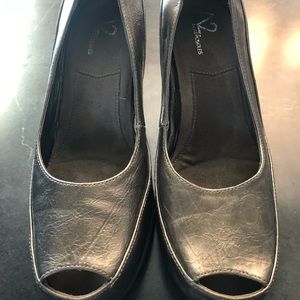 Metallic dress shoes